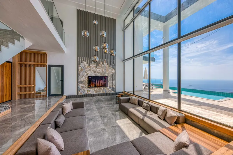 Villa de lujo frente al mar con diseño moderno — inversión inmobiliaria en Málaga y Marbella, España